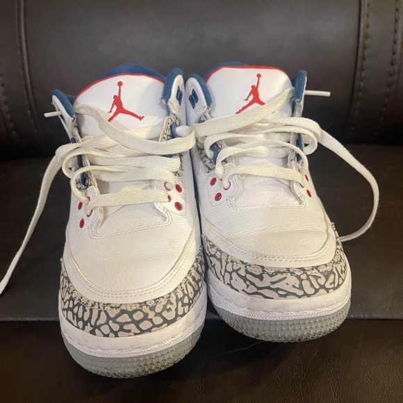 Jordan 3s - Picture 2 of 5